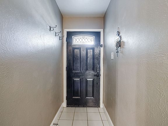 5th image of 1105 Patrick St