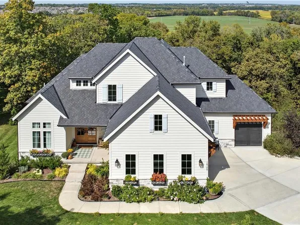 16140 Canterbury Rd, Stilwell, KS 66085