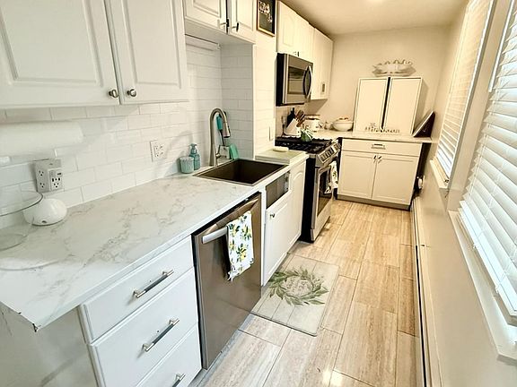 5th image of 106 Bay St
