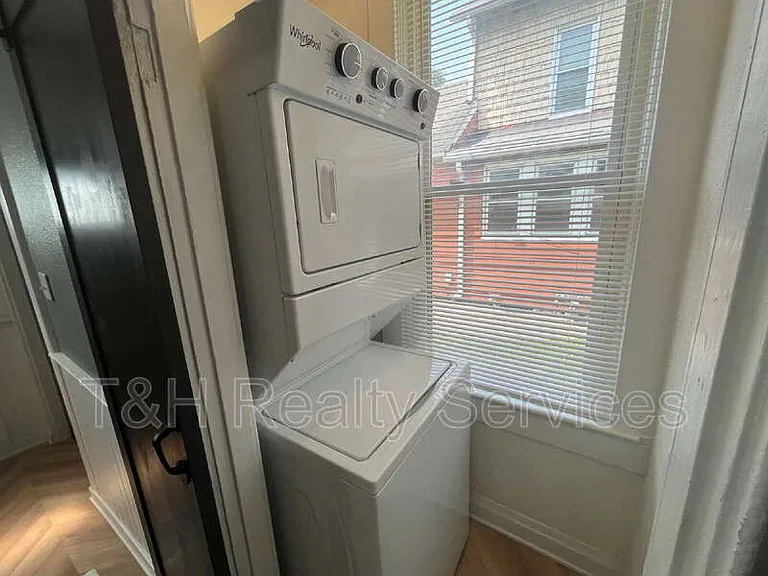1146 Olive St — Photo 9