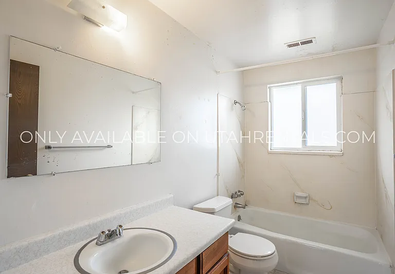 1050 S Virginia Cir — Photo 10