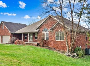 239 Village Circle Dr, Shepherdsville, KY 40165
