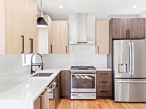 3rd image of 6223 N Albany Ave #A