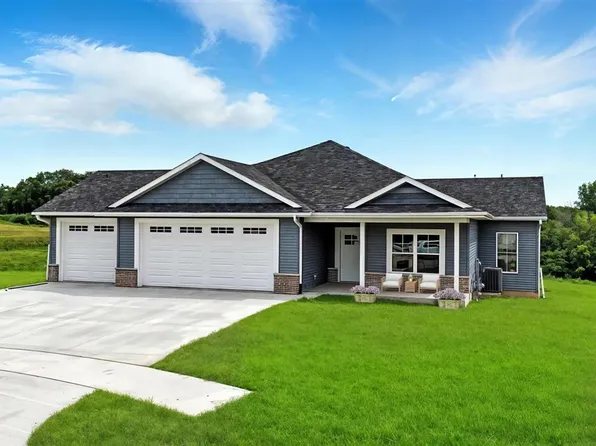 310 Vista Ridge Dr, Kalona, IA 52247