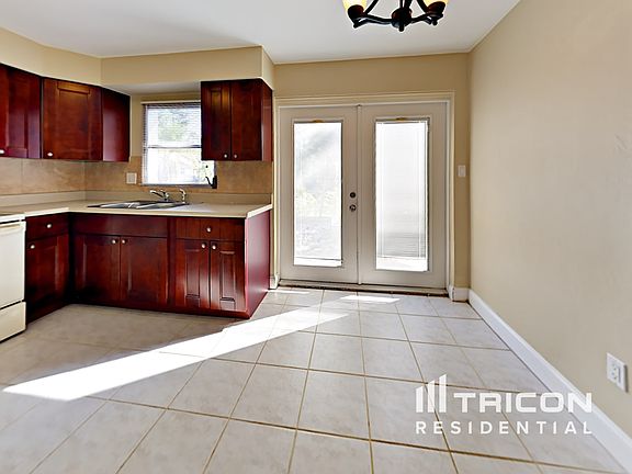 5th image of 301 Evelyn Ave