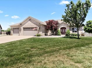 300 Sommerset Dr, Chatham, IL