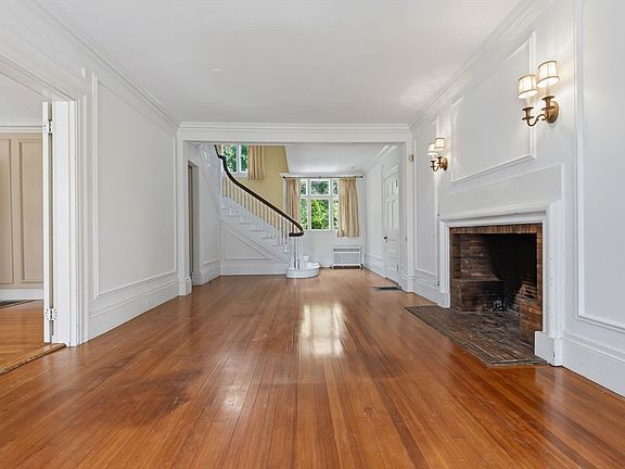 5th image of 852 Hale St