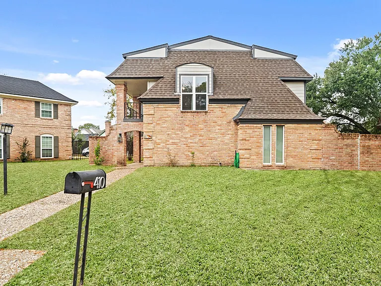 410 Bauxhall Ct — Photo 2