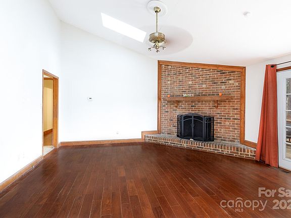 3rd image of 5060 Post Oak Ln