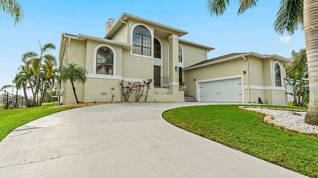 4 bed, 3.5 bath, 2585 sqft, $5,500 — Photo 1