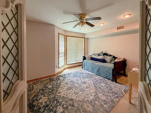4th image of 9403 Twin Lakes Dr