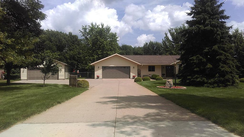 13855 Cottonwood St, New Ulm, MN 56073 | Zillow