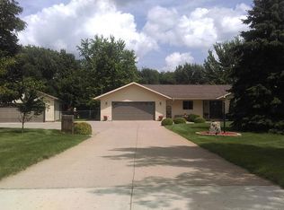 13855 Cottonwood St, New Ulm, MN 56073