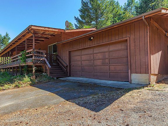 4th image of 4433 Rogue River Hwy