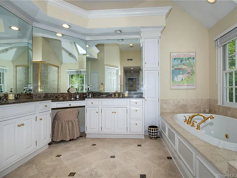 52 Twin Pond Ln — Photo 16