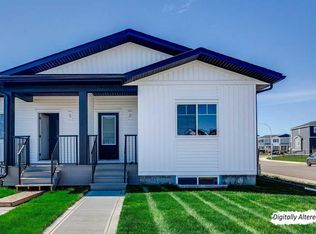 3 N Gray Close, Sylvan Lake, AB T4S0W4