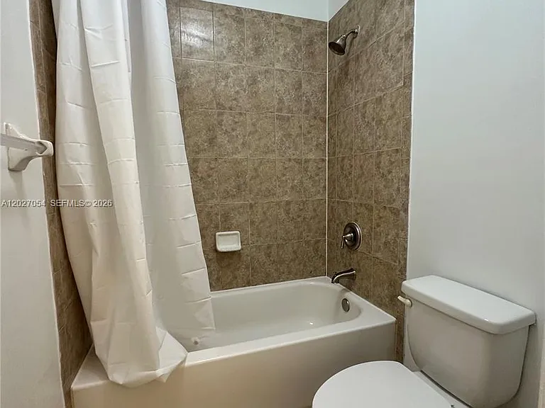1035 NE 10th Ave #1 — Photo 20