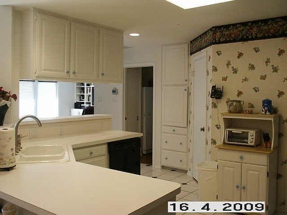 4th image of 1005 Sandy Creek Dr