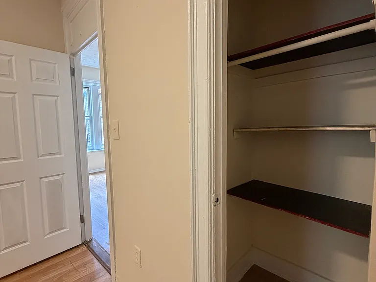 519 Sheffield Ave #2R — Photo 6
