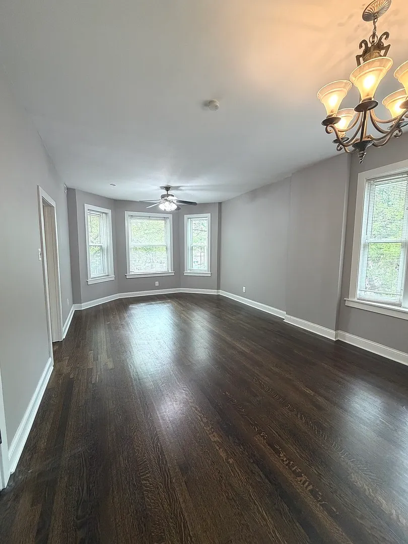 Building Photo - 3300 N Troy St #2E