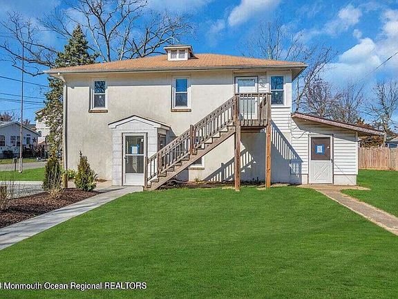 2nd image of 7 Pollys Park Dr