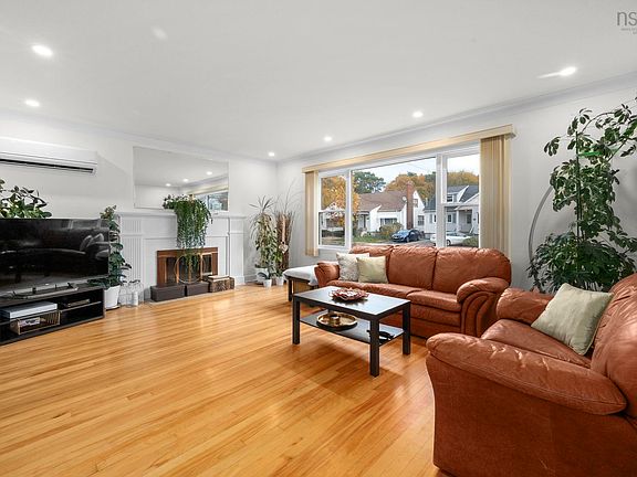 4th image of 3162 Romans Ave