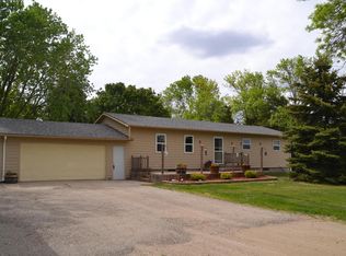 12885 W Pleasant Valley Dr, Aberdeen, SD 57401