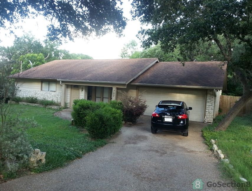 1st image of 707 Knollwood Dr