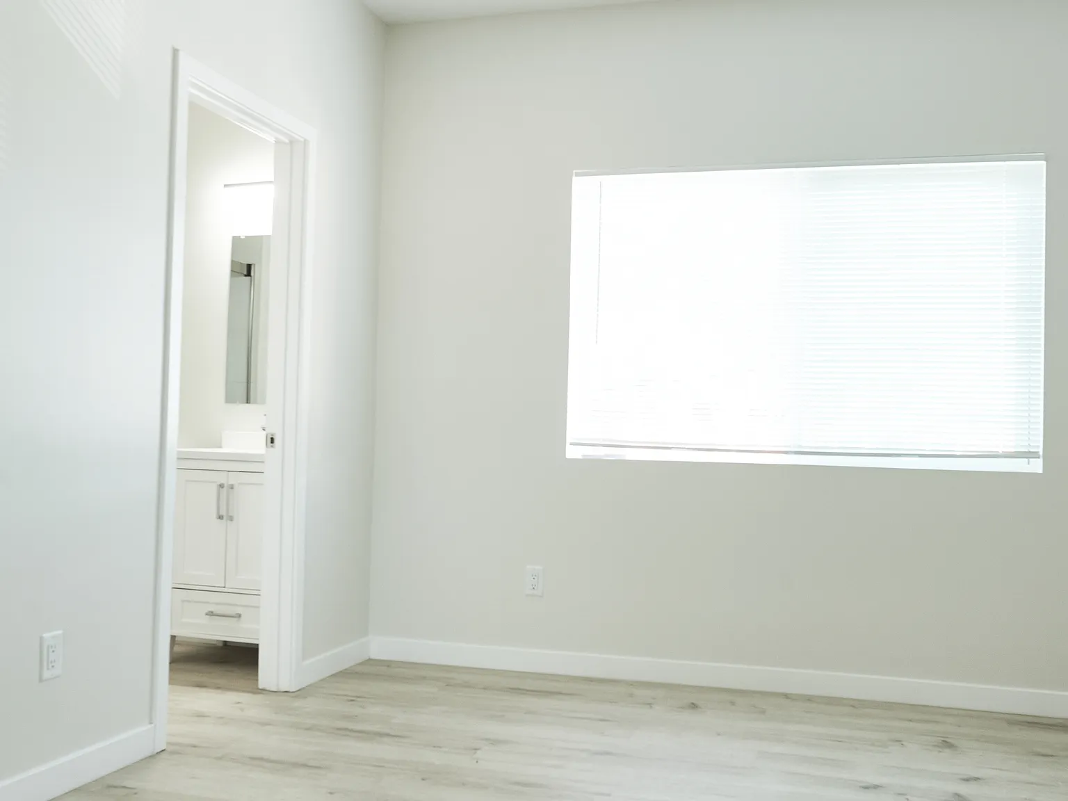 2 bed, 816 sqft, $3,400 — Photo 4