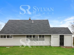 26 Red Cedar Dr, Levittown, PA 19055