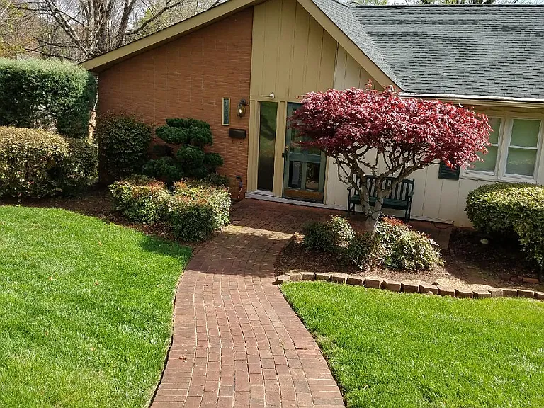 1207 Pinebluff Rd — Photo 1