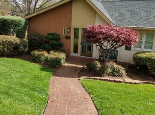 1207 Pinebluff Rd, Winston Salem, NC 27103