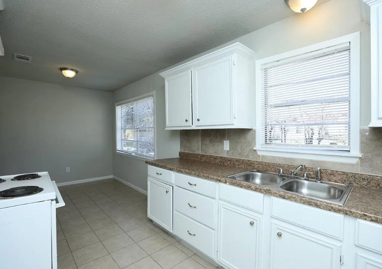 Charming 3 Bedroom Home in Central Houston! — Photo 4