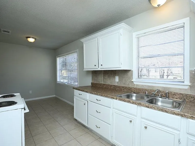 10322 Cathedral Dr — Photo 4