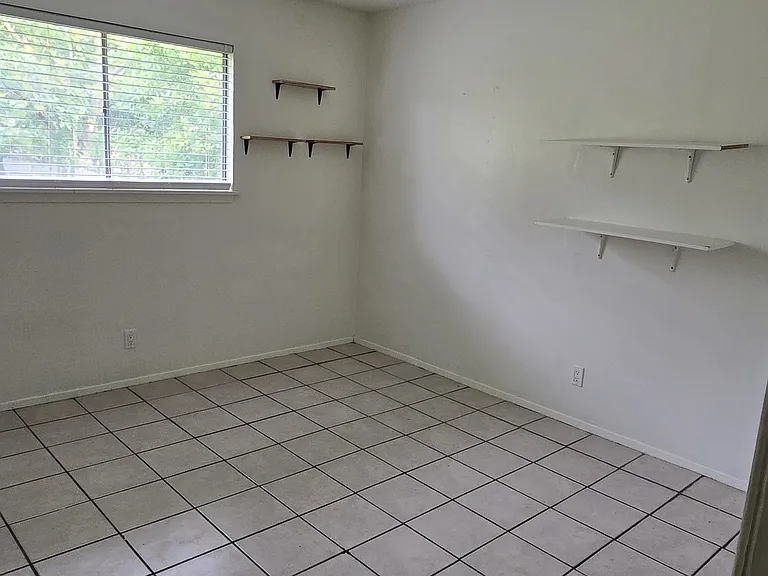 923 Eikel St — Photo 5