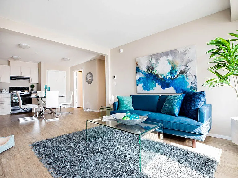 1020 Dufferin Ave E — Photo 1