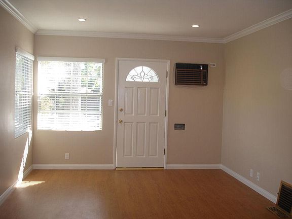 3rd image of 127 N Pass Ave #2