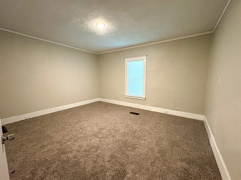 3488 Powell Ave — Photo 9