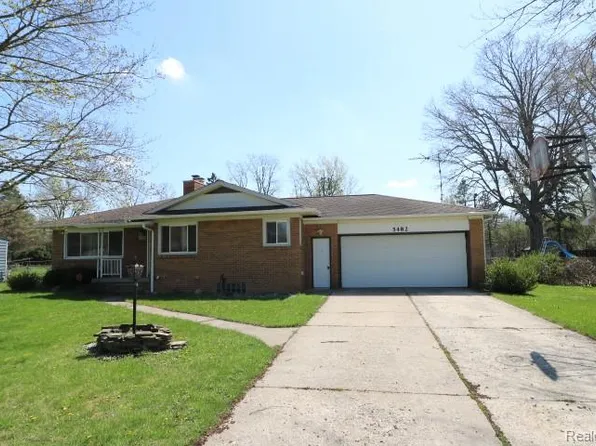 5482 Shamrock Ln, Flint, MI 48506