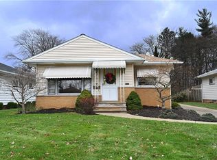 3901 Circlewood Dr, Fairview Park, OH 44126