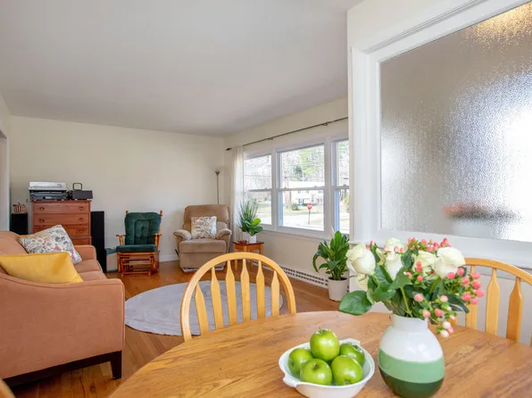 1 Mallett Drive, Topsham, ME 04086