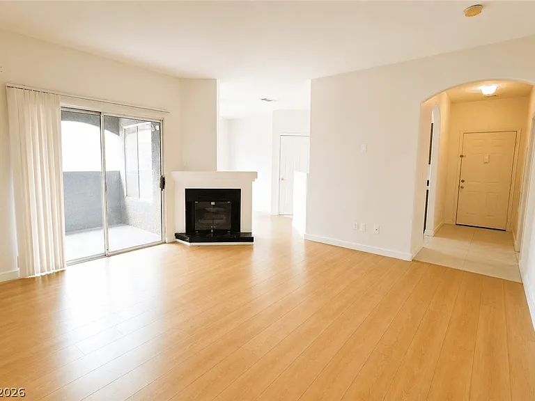 5525 W Flamingo Rd #2011 — Photo 8