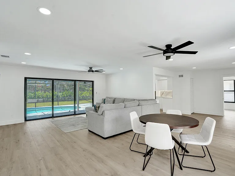 840 SW 3rd St — Photo 8