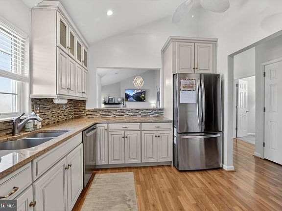 4th image of 115 Primrose Ln