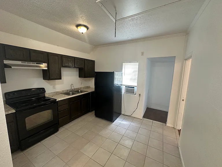 2101 Fort Worth St #B — Photo 5