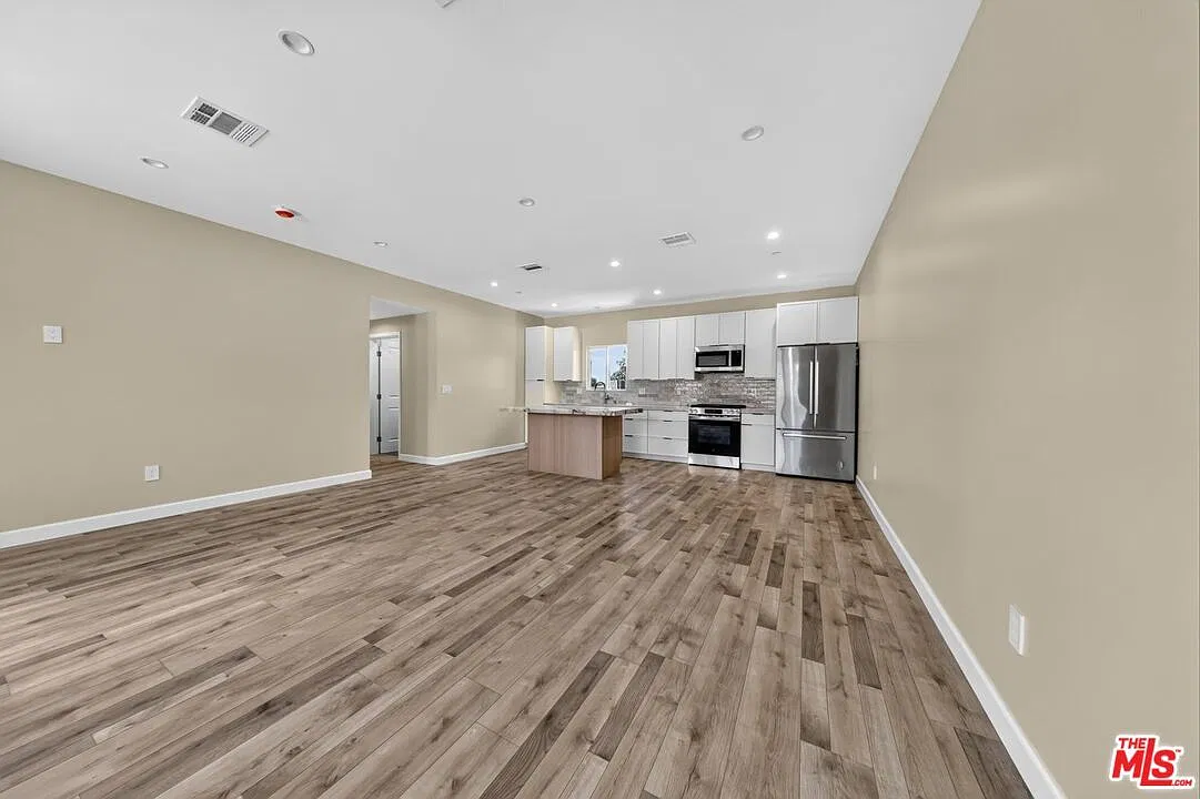 2 bed, 2.0 bath, 1148 sqft, $3,095 — Photo 3