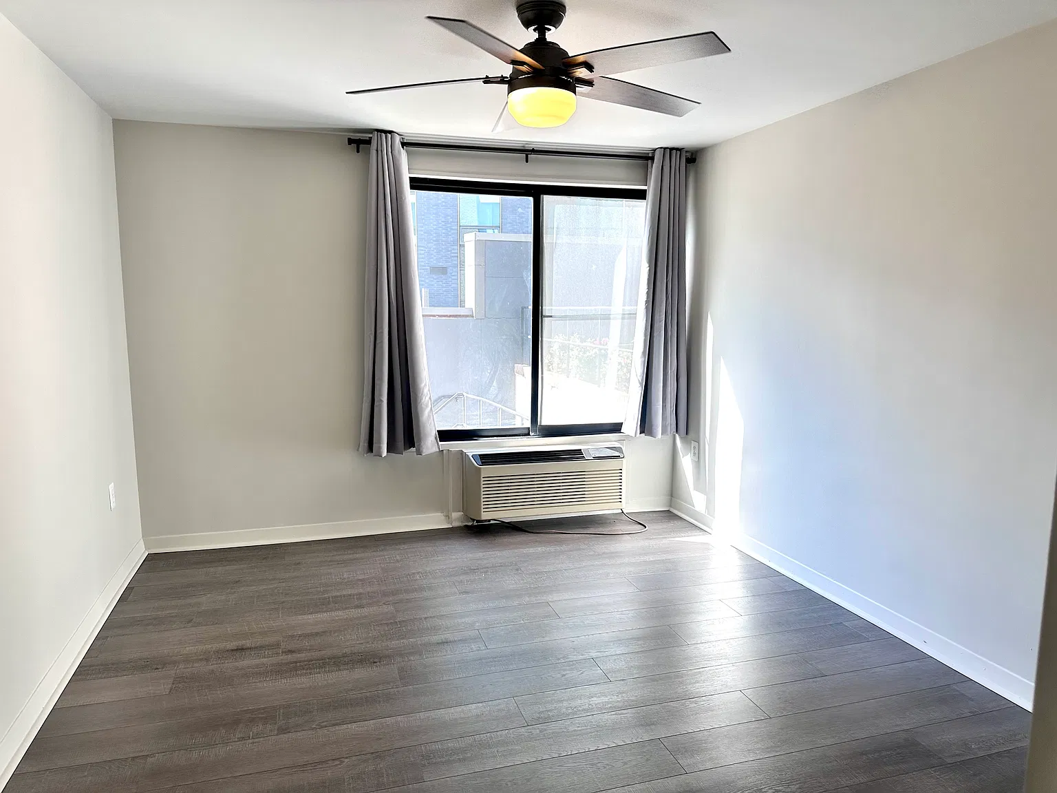 2501 Calvert St NW — Photo 3