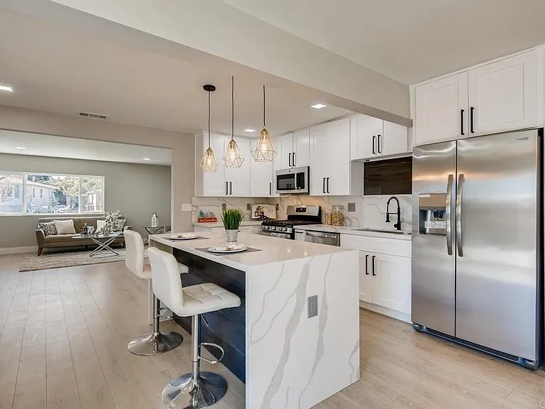 4023 Vista Grande Dr — Photo 2