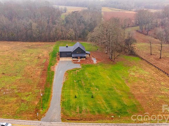 3rd image of 1040 Third Creek Church Rd