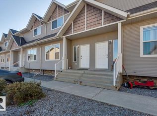 50 Lucky Pl #111, Sylvan Lake, AB T4S0E3